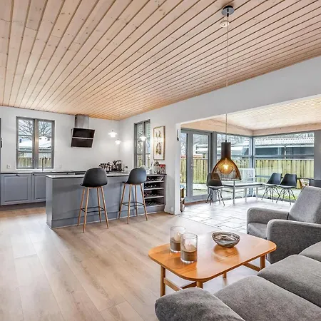 4 Bedroom Stunning In בית נופש *