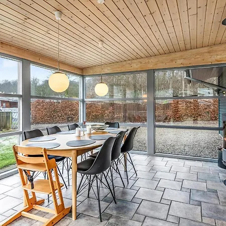 4 Bedroom Stunning In בית נופש הדרסלב